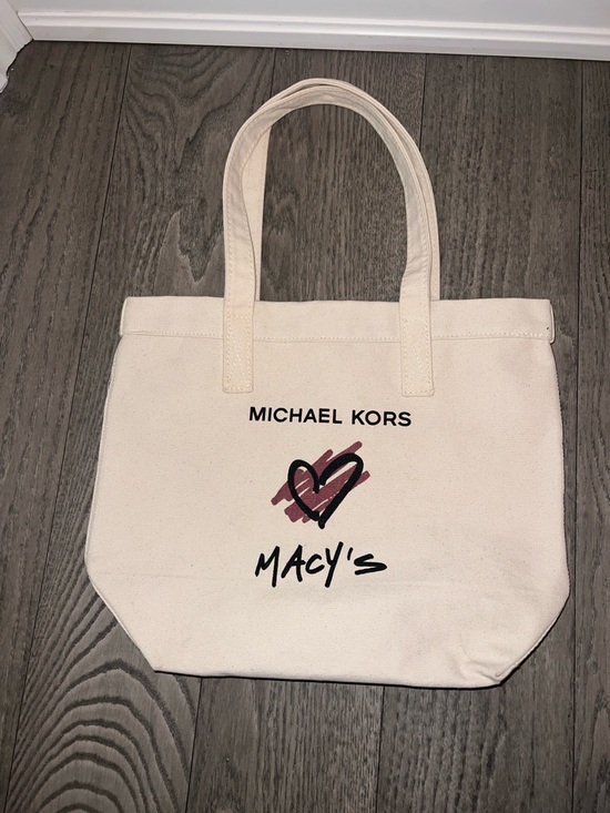 Michael Kors Handbags - Michael Kors Cream Canvas Tote with Pink Heart Graphic